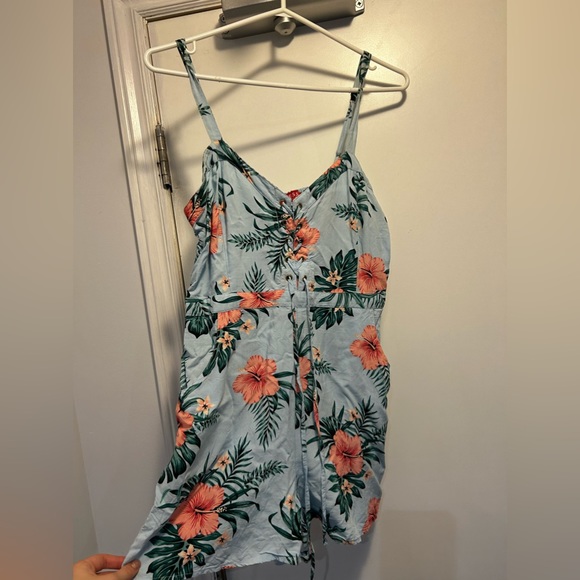 Guess Small Romper ☺️ - Picture 3 of 3